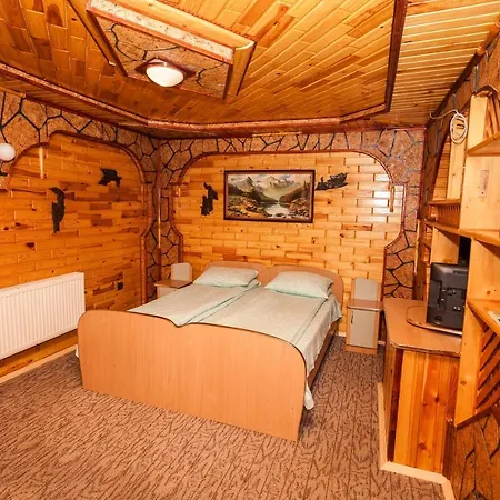 Smerekova Hata Orman Evi Yablunytsia